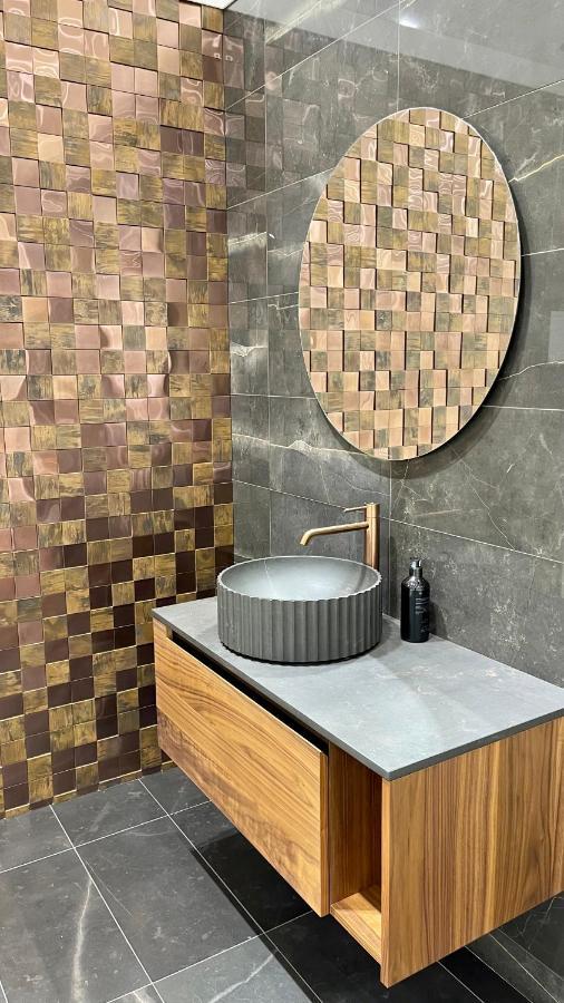 Luxury Suites & Apartments Mondrian Market Square II ワルシャワ エクステリア 写真