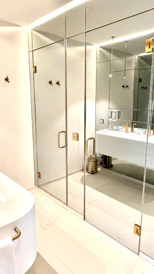 Luxury Suites & Apartments Mondrian Market Square II ワルシャワ エクステリア 写真