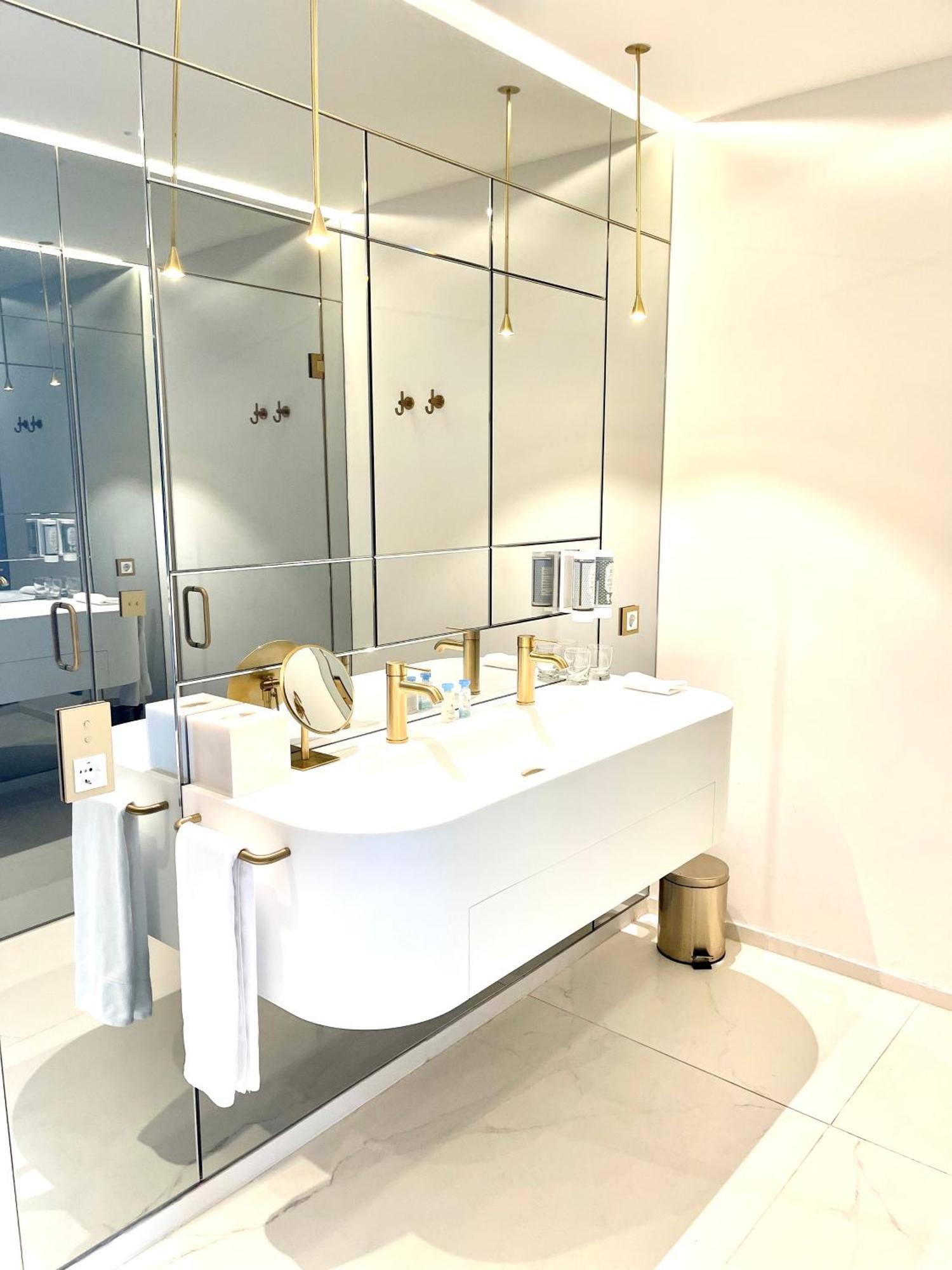Luxury Suites & Apartments Mondrian Market Square II ワルシャワ エクステリア 写真