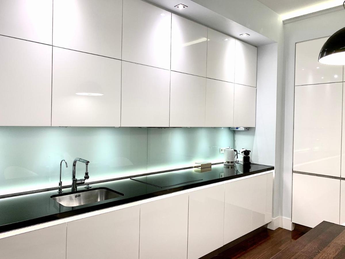Luxury Suites & Apartments Mondrian Market Square II ワルシャワ エクステリア 写真