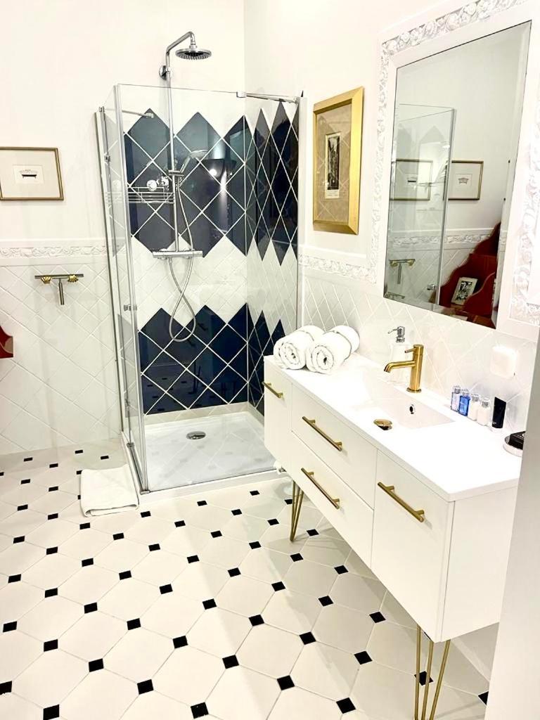 Luxury Suites & Apartments Mondrian Market Square II ワルシャワ 部屋 写真