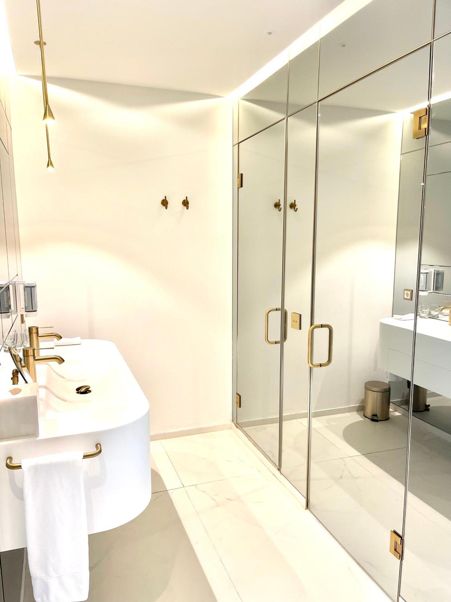 Luxury Suites & Apartments Mondrian Market Square II ワルシャワ 部屋 写真