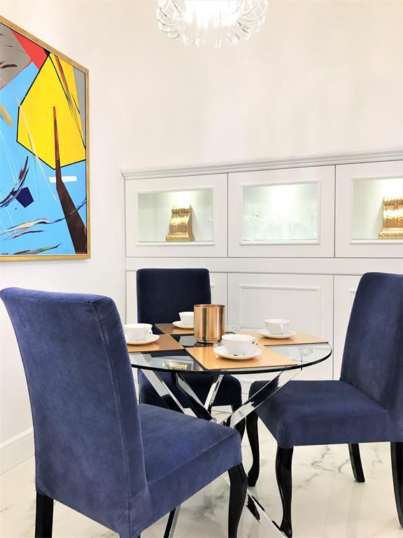 Luxury Suites & Apartments Mondrian Market Square II ワルシャワ エクステリア 写真