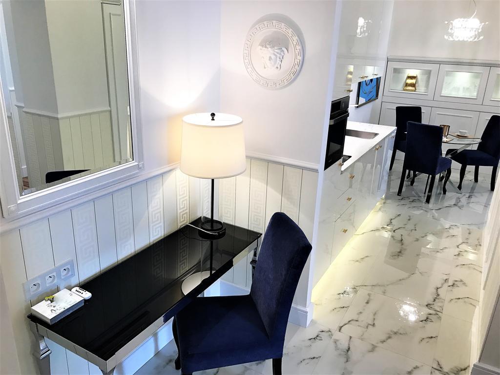 Luxury Suites & Apartments Mondrian Market Square II ワルシャワ エクステリア 写真